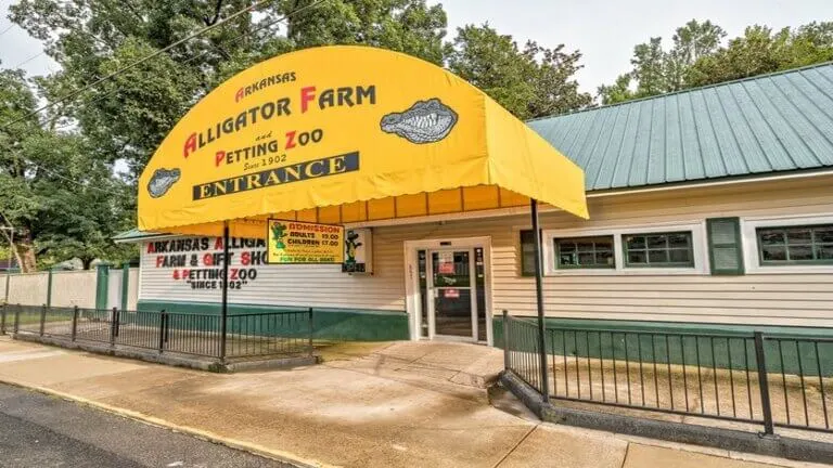 Arkansas Alligator Farm and Petting Zoo